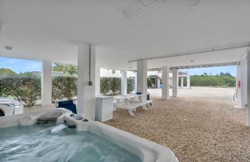Marathon House | Navigate Stays Private Home with Pool Hot-Tub & Dock