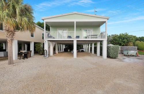 Marathon House | Navigate Stays Private Home with Pool Hot-Tub & Dock
