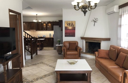 Naxos Town Villa | Naxos Chora Villa 'Vaporias' with amazing garden