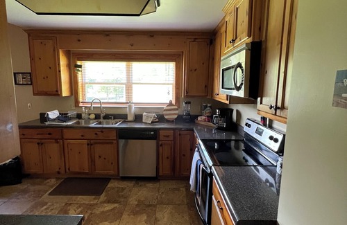 Dadeville Cabin | nCenterport GetAway, Family size cabin. Near restaurants, golf and AU football