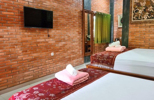 Yogyakarta House | Ndalem Suryo Saptono Guest House