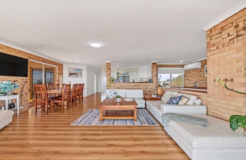 Halls Head House | NDIS- Kid-Pets- Beachfront