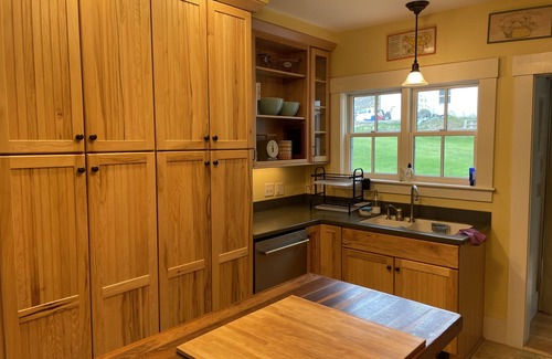 Sunapee House | NE Farm House w/en suite bathrooms - 4 mins from Harbor/7 mins to Mountain!
