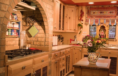 Academy Estates East House | NE Heights Luxurious Retreat, Large Group Capacity
