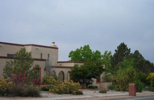 Academy Estates East House | NE Heights Luxurious Retreat, Large Group Capacity