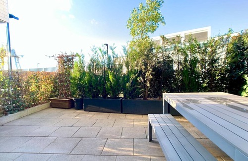 Peninsula Apartment | Near 02 Arena | Resident Gym | ModernApt w/Terrace