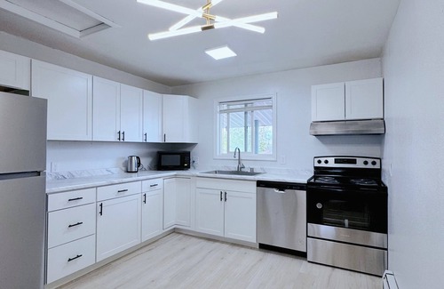 Spenard Apartment | Near Airport 2 bedroom Top Floor Apt