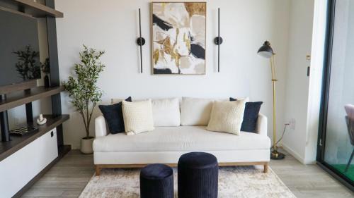 Downtown Miami Apartment | Near Airport Water Glimpse Dining & Attractions