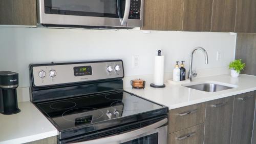 Downtown Miami Apartment | Near Airport Water Glimpse Dining & Attractions