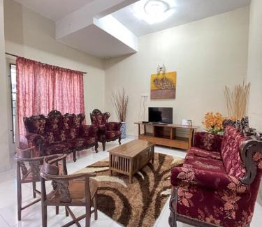 Kampung Telaga Batin House | Near Beach and Airport - Ivana Homestay Unit C1