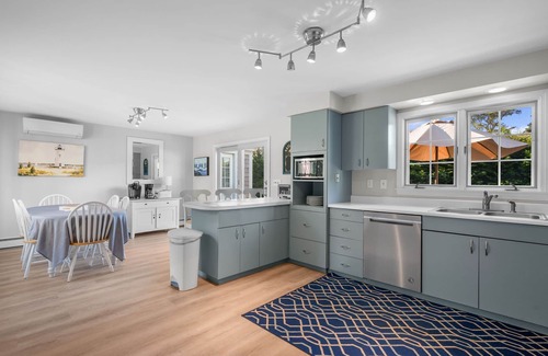 Chatham House | Near Beach Close to Town AC Units WiFi BreakAway