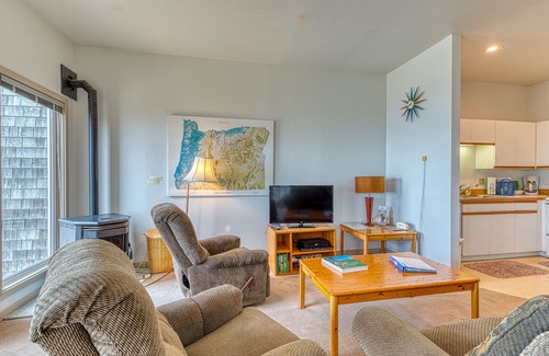 Bandon Condo | Near Beach Condo w/Lovely Ocean Views- Dogs OK