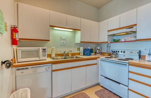 Bandon Condo | Near Beach Condo w/Lovely Ocean Views- Dogs OK