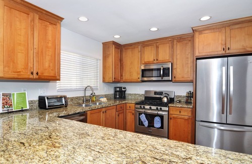 Balboa Peninsula House | Near Beach, Harbor & Ferry | Bikes | Patio | BBQ