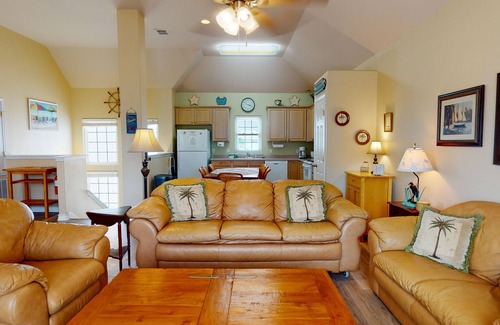 Port Aransas House | Near Beach, Shared Pool, Golf Cart Access