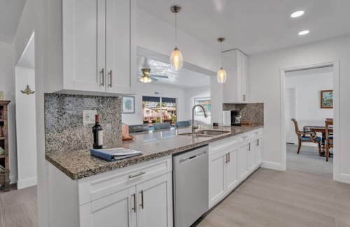Garden Isles House | Near beach, spacious 4bd, pool/waterfront/paddle boards.