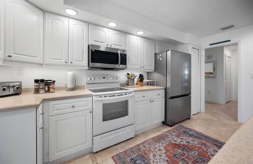 Oakland Hills Cottage | Near beaches! 2100 square foot heated pool home on the Golf Course!