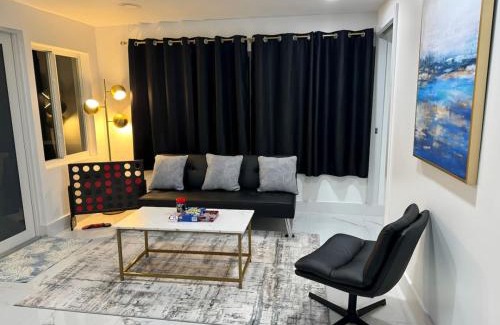 Edgewood House | Near Beaches 3 BR Luxury Fort Lauderdale Home