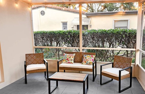Edgewood House | Near Beaches | 3 BR Luxury Fort Lauderdale Home!