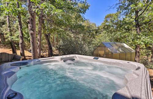 Upper Moonridge House | Near Bear Mountain and Big Bear Lake Gem with Hot Tub