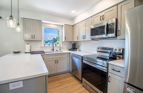 Bridgewater House | Near Bridgewater College & JMU, Renovated Small Town Cottage Home!