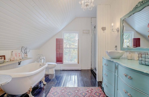 Foster Ski Chalet | Near Brome Lake - The charm of a century-old house - Pine Grove