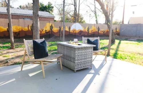 Phoenix House | Near Camelback, 7 mins from Airport, Sleeps 11