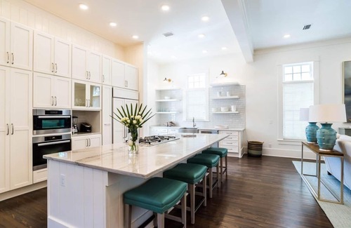 Watercolor House | Near Camp Watercolor "Crossvine" 4 BR | sleeps 10 | 3 Kings | Golf Cart