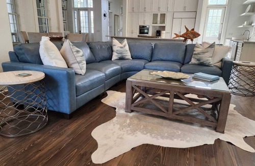 Watercolor House | Near Camp Watercolor "Crossvine" 4 BR | sleeps 10 | 3 Kings | Golf Cart