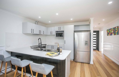 Clarkson House | Near Coast - luxury Retreat (1 bdrm - 2bth)