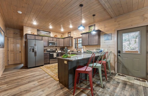 Pigeon Forge Cabin | Near Dollywood & attractions, secluded & quiet, w/outdoor fireplace & fire pit!