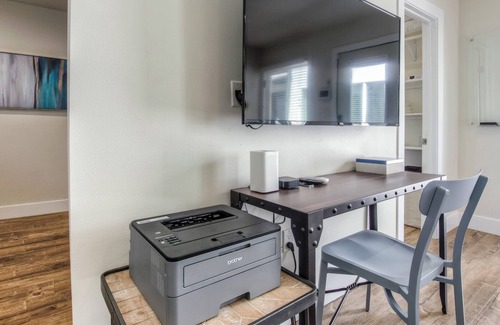 East Village Apartment | Near Downtown | Long Beach Studio Unit