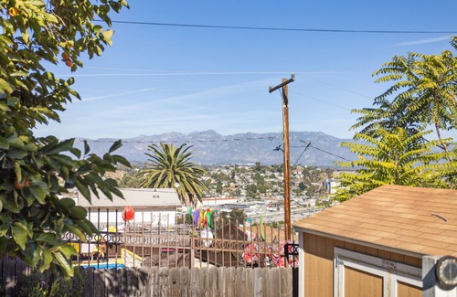 Los Angeles Apartment | NEAR DOWNTOWN! Private Hilltop Guest Suite, with driveway parking and patio