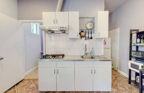 Los Angeles Apartment | Near Downtown Sweet Home Studio back-unit