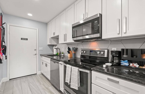 Lawsona - Fern Creek House | Near Dwtn + Sleeps 6 + Patio