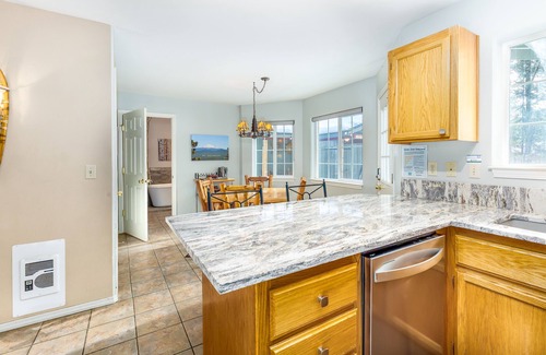 Three Rivers House | Near Everything-Away From It All, Dog Friendly, Hot Tub-INDO97