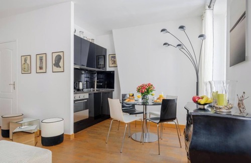 Quartier des Invalides Apartment | NEAR EVERYWHERE YOU WANT TO BE- IN THE UPSCALE NEIGHBORHOOD OF LES INVALIDES