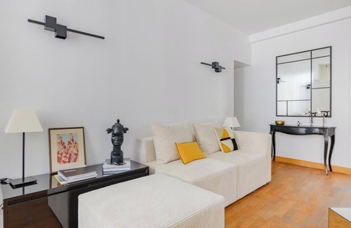 Quartier des Invalides Apartment | NEAR EVERYWHERE YOU WANT TO BE- IN THE UPSCALE NEIGHBORHOOD OF LES INVALIDES