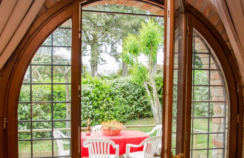 Certaldo Cottage | Near Florence, stone house from the 12th century with 100 sqm garden and WIFI