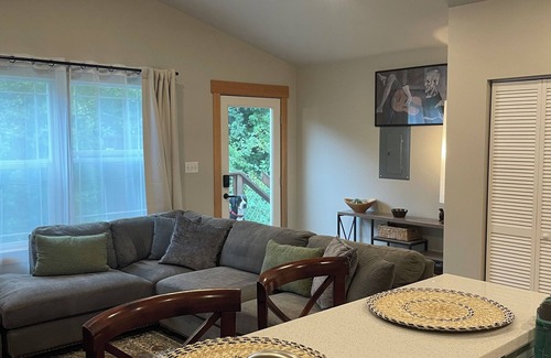 Geneva Apartment | Near Galbraith Mt. and Whatcom Falls. New apartment ready to be enjoyed.