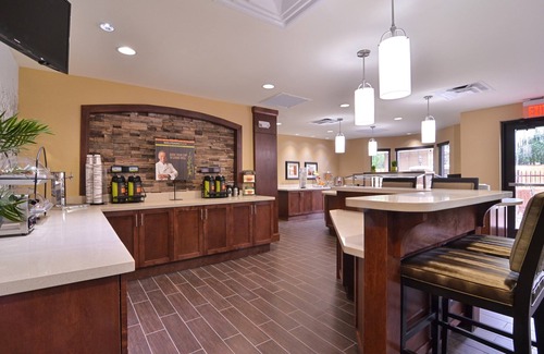 Tomball Apartment | Near George Bush Intercontinental Airport! Shared Outdoor Pool + Business Center