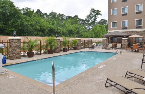 Tomball Apartment | Near George Bush Intercontinental Airport! Shared Outdoor Pool + Business Center