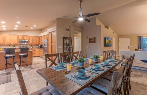 East Mesa House | Near Golf & Trails, Htd POOL, Spa, Putt Green, Fire Pit, Patio TV, Poker & Pool Tables