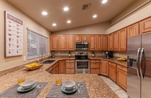 East Mesa House | Near Golf & Trails, Htd POOL, Spa, Putt Green, Fire Pit, Patio TV, Poker & Pool Tables
