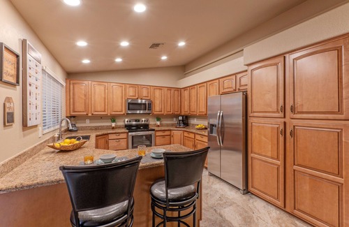 East Mesa House | Near Golf & Trails, Htd POOL, Spa, Putt Green, Fire Pit, Patio TV, Poker & Pool Tables