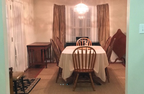 Markham House | Near Great Meadow-15min to The Plains, VA~2 BR,1.5 Baths. DTV, wifi. Off I-66