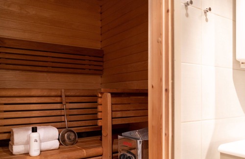 Tampere Apartment | Near Hämeenpuisto with Private Sauna