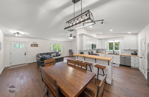 Wasilla House | Near Hatcher Pass with Fire Pit! Breathtaking Master Suite with Mnt Views!