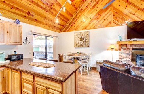 Pinetop-Lakeside House | Near Hiking Cabin with Hot Tub in Lakeside!