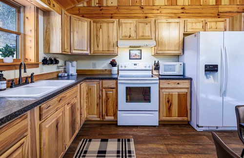 Stanley Cabin | Near Hiking & Caverns- Balkamore Cabin 1